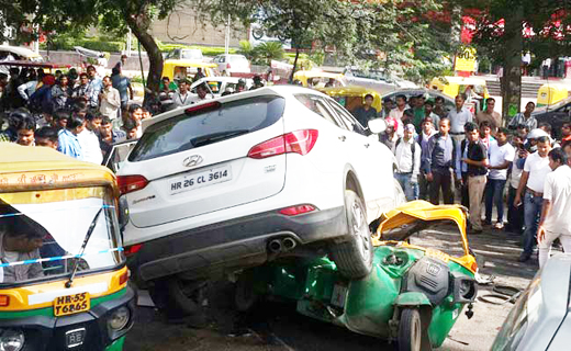 SUV, Fired at in Gurgaon 1